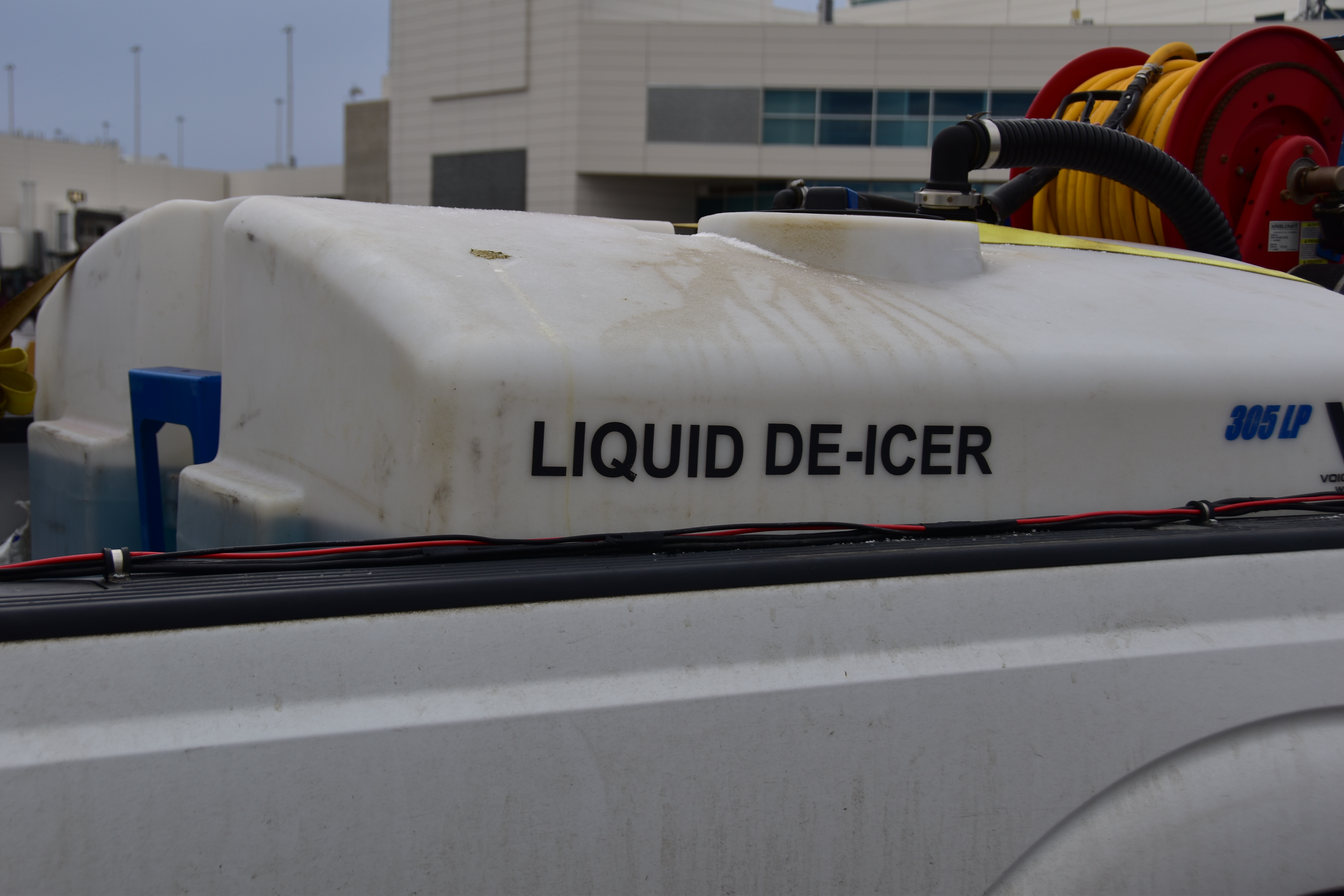 Spray truck chemical tank